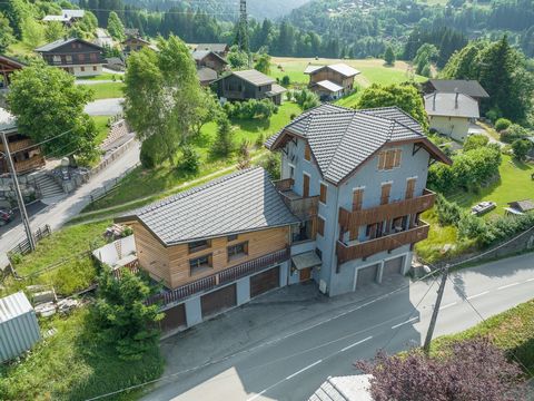 Built last year, this chalet has 2 levels and a surface area of approx. 90 m2. It is located close to a free ski-bus stop, giving access to the resort center and the Super-Morzine and Pleney ski lifts. Accommodation comprises an en suite bedroom with...