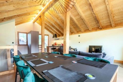 Modern chalet voor 8 personen met jacuzzi in het charmante dorpje Montriond vlakbij het grote landgoed Portes du Soleil. Het chalet ligt op slechts 5 minuten van Morzine, 2 minuten van het meer van Montriond en 5 minuten van de Ardent-kabelbaan. Stop...