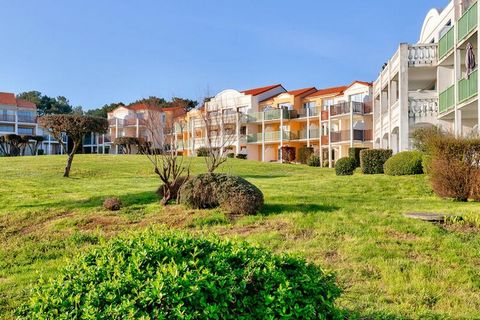 Résidence Port Bourgenay - maeva Home is located in Talmont-Saint-Hilaire in the Vendée region, just 9 km from Les Sables-d'Olonne. It is a real 90 hectare estate surrounded by a pine forest and directly overlooking a lake. The pedestrian residence i...