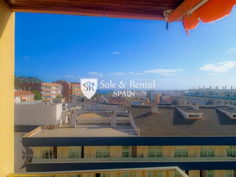 Entdecken Sie dieses Penthouse in der begehrten Gegend von Fenals Lloret de Mar Eine Immobilie die GerÃumigkeit Helligkeit und eine strategische Lage vereint ideal als Erstwohnsitz oder als Zweitwohnsitz fÃ¼r AusflÃ¼ge ans Meer Mit ca 112 mÂ² WohnflÃ...