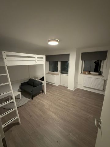 Hochwertige, kernsanierte Wohnung in Dortmund-Mengede – Ideal für eine WG Diese frisch kernsanierte Wohnung überzeugt durch modernen Wohnkomfort und ist optimal für eine WG geeignet. Sie umfasst drei voll möblierte Zimmer sowie großzügige Gemeinschaf...