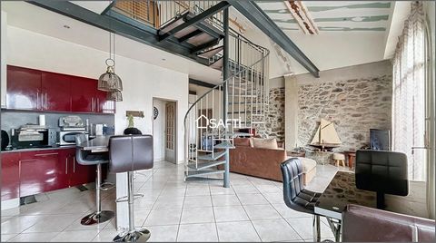 Situé au cœur du centre-ville de Prades, cet appartement en duplex T4 de 105 m² est une belle opportunité pour les investisseurs ou les particuliers à la recherche d’un bien à personnaliser. Au deuxième étage d’une copropriété de 7 lots, ce duplex of...