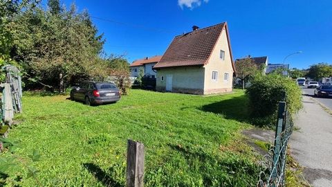 Er zijn altijd voor- en nadelen. Wat is belangrijk voor hen? Dit oude gebouw op het terrein van 719 m² is gelegen in Steyr, Münichholz en is gelegen aan een drukke weg. De eengezinswoning is aan renovatie toe en heeft een woonoppervlakte van ca. 82 m...