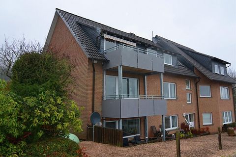 Dit comfortabele appartement ligt op de 2e verdieping van een rustig appartementengebouw in Düdinghausen. De bekende wintersportplaatsen Winterberg en Willingen liggen vlakbij. Uw vakantiehuis heeft een mooi balkon met zonnescherm en tuinmeubilair. H...