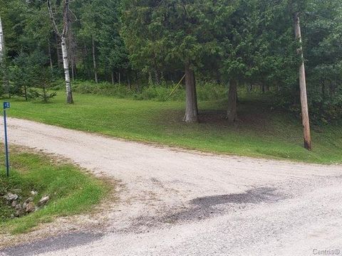 Discover the perfect spot for your dream chalet at the corner of Chemin du Lac Vert and Cros Legault, Lac-Sainte-Marie. This new listing offers a wonderful wooded lot with a gentle slope, ideal for construction. Zoned residential and conveniently nes...