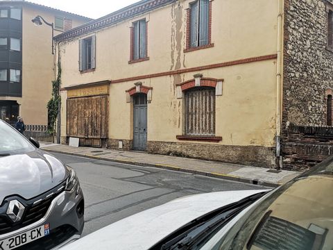 L'appartement T4 duplex, d'une surface habitable de 81 m², est situé dans la charmante ville d'Albi (81000). À proximité, on trouve des commerces, écoles, restaurants et espaces verts, offrant ainsi un quotidien pratique et agréable aux résidents. Ce...