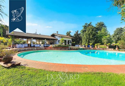 This exquisite villa for sale on the outskirts of Rho, Milan, offers a luxurious retreat surrounded by nature. Situated in a prime location just 30 km from Malpensa Airport, it is perfectly positioned for accessing Lake Maggiore, Lake Como, and north...