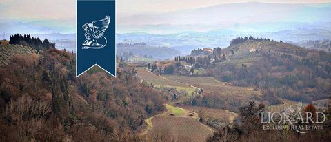 Nell'incantevole campagna toscana tra Firenze e le colline del Chianti, è in vendita un complesso immobiliare prestigioso composto da un gruppo di casali adagiati su un poggio attualmente adibiti a struttura ricettiva. Immersa tra i colli dalle ...