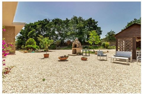 Lovely villa with private pool and garden located in the countryside of Sant'Elpidio a Mare, a few km from the Marche coast.