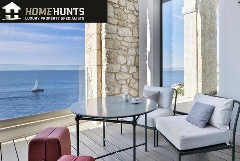 Discover this amazing 2 bedroom 80 m2 corner apartment in one of the most exclusive residences on the cliffs of the sea, Palais Maeterlinck. Surrounded by lush gardens, a large swimming pool, a private beach accessible via funicular, and 24/7 securit...