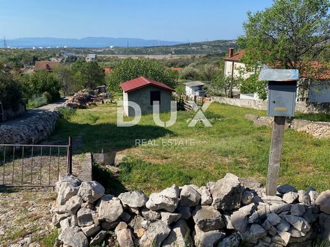 Location: Primorsko-goranska županija, Bakar, Krasica. RIJEKA, KRASICA - building plot 1330m2 with sea view for a residential building - apartments / apartments / family house / villa! OPPORTUNITY!!! Beautiful slightly sloping terrain with an open se...