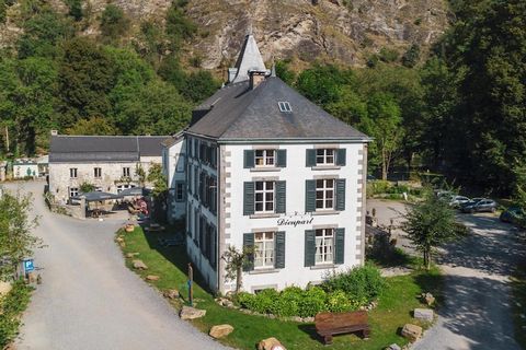 Deze leuke studio bevindt zich in een 16e-eeuws kasteel dat is gelegen aan de rivier de Amblève, midden in de natuur, maar toch dicht bij het centrum van Aywaille (500 m). Het fijne verblijf in Domaine Château de Dieupart biedt ruimte voor 2 personen...