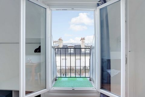 Checkmyguest offers this fully-equipped 16m2 studio for 2 people ideally located between the prestigious Avenue Foch and Place Victor Hugo - at the foot of the metro and close to Etoile and Champs-Elysées. The studio's prime location allows you to mo...