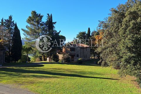 Typical Tuscan stone farmhouse with swimming pool and land on the hills surrounding Volterra. Description The independent farmhouse measures about 150 square meters on two levels, is currently divided into two independent units, the first all on one ...