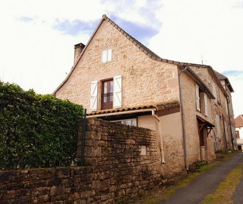 In a small village, not far from Caylus, this stone house offers comfort and space. You enter directly into a large living room of 47 m² equipped with a fireplace with pellet insert and radiant heaters. On the same level there is a fitted kitchen ope...