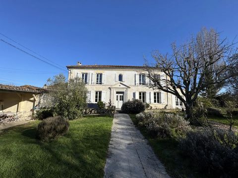 Discover this magnificent character house located just 15 minutes from Cognac, offering an exceptional, peaceful living environment. This charming property will win you over with its spacious rooms and welcoming atmosphere. Main features : Wooded and...