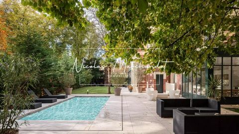 BOULOGNE-BILLANCOURT - MANOIR D’EXCEPTION AVEC JARDIN ET PISCINE