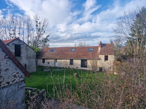 Très belle longère rénovée, granges et terrain