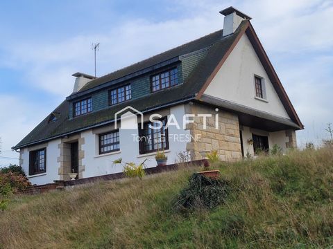 Néo Bretonne atypique sur un terrain au calme surplombant le bourg de la Chèze.