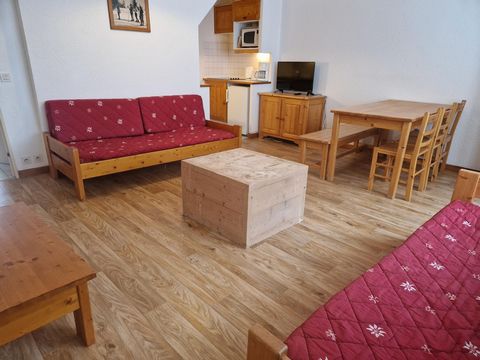 CHALEUREUX APPARTEMENT DANS UNE RESIDENCE CALME, SKIS AUX PIEDS AVEC VUE SUR LES MONTAGNES