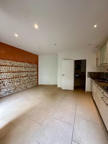 Studio rénové en plein centre avec terrasse