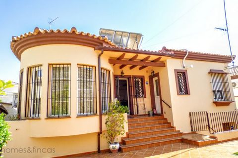 Ayamonte – Villa for Sale in Spain Ayamonte – Villa for Sale in Spain Villa in Ayamonte. Luxury villa with approx. 300 m2 constructed surface, including large basement of about 150 m2. Garden approx. 240 m2. Partly furnished. 4 bedrooms with built-in...