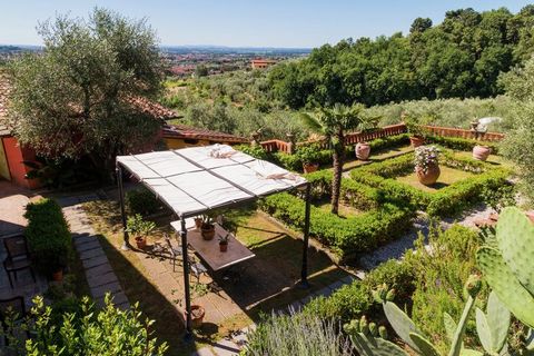 Located in Montecatini Terme, this farmhouse with 2 bedrooms hosts 5 guests. It is perfect for a family to stay enjoying the sauna and bubble bath. The countryside and beautiful nature can be enjoyed by a long walk. You can taste some of the best pro...