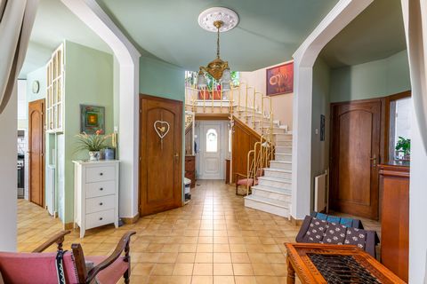 I am very happy to present to you this beautiful villa in Budapest on the Buda hill. In the really prestigious 2. district where there are many international schools. In a really peaceful, green garden with trees where you can relax, do some sport or...