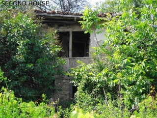 Price: €4.142,00 District: Ruse Category: House Area: 130 sq.m. Plot Size: 2000 sq.m. Bedrooms: 2 Bathrooms: 1 Location: Countryside he property is located in the village of Karamanovo, right on the main road connecting Romania and the Bulgaria. Kara...
