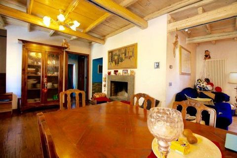 Vetralla, on the main street of the village, we offer an apartment on two levels, in a small renovated building. The property has been recently restored, with quality materials, is equipped with home automation electrical system, heated towel rails, ...