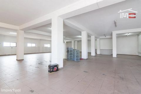 Excellent Warehouse licensed for warehouse and industrial activity, all large with two front entrances, an office, two bathrooms, also has a lower floor with interior and exterior access to warehouse and garage and technical area of services! Privile...