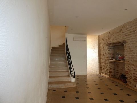 Dpt Lot et Garonne (47), à vendre SAINTE LIVRADE SUR LOT maison P3 de 85 m² - Terrain de 25,00 m²