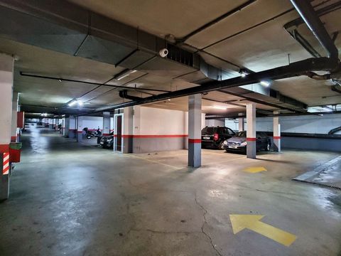 For sale comfortable garage space located in the basement of a four-storey building. Located in Calle Fernando Rojas, Quemadero area, Almeria. It has an easy and fast connection to the A7 motorway, as well as just a few minutes from McDonald's and th...