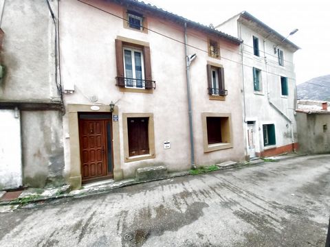 Greasessac, village house comprising 2 apartments of 40 and 108m2 of living space with 2 cellars, 1 old workshop, roof terrace and a detached garage. Description: Ground floor apartment T2 of 40 m2: One bedroom of 10 m2, living room 10 m2, kitchen 12...