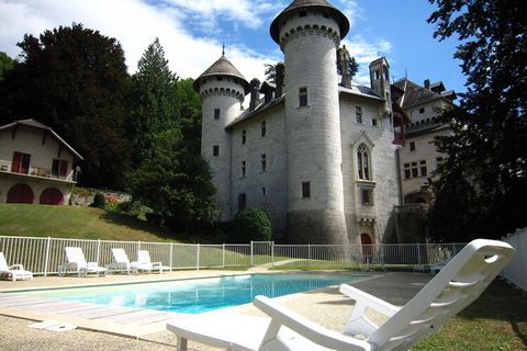 This beautiful renovated apartment is located in a castle in Serrières-en-Chautagne. There is 1 bedroom with a double bed and in the living room there is a sofa bed suitable for 2 children (140*170). Perfect for a holiday with your partner and/or wit...