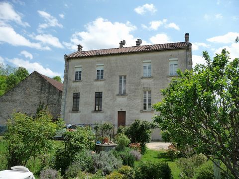 In Grézels. Built in cut stone, on cellars. Magnificent building of character composed of a ground floor with an area capable of 72m2 with sanitary facilities, which can respond to a rental or private development project. Gas central heating. On the ...