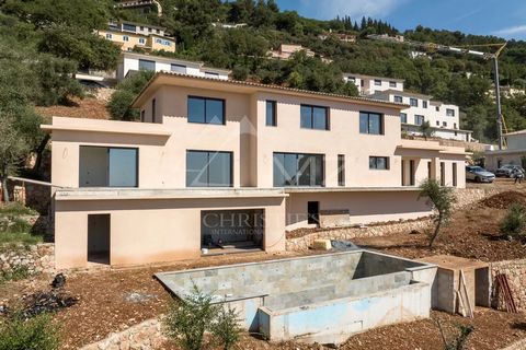 Set on a hill overlooking the sea and the countryside, this superb contemporary villa boasts breathtaking panoramic views. It boasts spacious interiors, in particular a huge living room, and fabulous light thanks to its many windows. It has 4 bedroom...