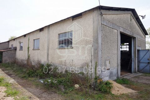 Large business premises / storage warehouse with a surface area of 330m2 for different activities. Possibility garage cars (lifting bridge), mason, craftsmen ... Information on the risks to which this property is exposed is available on the Geohazard...