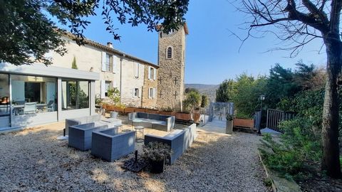 Hamlet with no shop (mobile grocery and small restaurant/snack at the campsite), 15 minutes from Roujan, 30 minutes from Pezenas and Beziers and 40 minutes from the coast. Superb character house, a former presbytery dating from the middle of 17th cen...