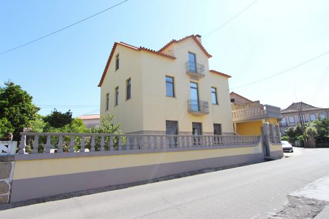 Stunning restored stone house T4+1 1931 house located very near Serra da Estrela, Caramulo and Colcorinho mountains. There are several rivers nearby with amazing river beaches. The cities of Coimbra and Viseu are less than an hour away. 15 minutes fr...