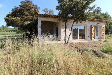 Ref 3853LC - Flayosc For country lovers that desire to be surrounded by olive trees, with no close neighbours, this stone farmhouse is perfect for you. Warm and welcoming, well restored, it includs a large living room, a fitted and equipped kitchen, ...