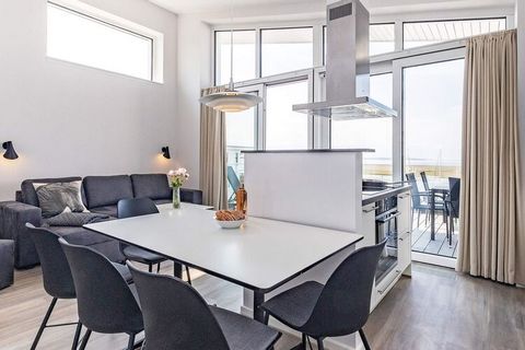 Penthouse-Ferienwohnung an der Hafenfront von Marina Wendtorf und mit Dachterrasse zum Wasser hin ausgestattet. Von Wohnzimmer und Dachterrasse bietet sich ein herrlicher Panoramablick über das Meer und den kleinen Ostseehafen. Die moderne und komfor...