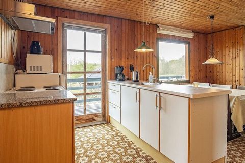 Holiday home of 1000 m2 star natural plot with lawn in Eskov Strandpark. The house is well furnished with large living room with gas wood stove and access to the terrace. Open kitchen with dining area. There is a large double bedroom and a bedroom wi...