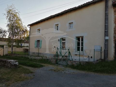 Abzac - This is a 200 year old character farmhouse in a quiet hamlet, with the possibility of a barn for your car and put stockage with courtyard garden. On the ground floor there is a large living room, a kitchen and a bathroom. On the second floor ...