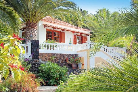The houses, built in the typical Canarian style, are spread over an 11,000 square meter garden plot with extraordinary palm trees, exotic plants, flowers and a wide variety of ornamental and fruit trees. From the various terraces you have a wonderful...