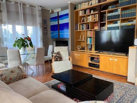 Viareggio - in a residential position, not far from the sea, we offer for sale terraced villa on three floors. The property built in 2001 is composed as follows: Ground floor with entrance that directly onto the living area, kitchen and bathroom; A c...