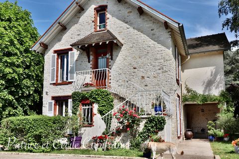 Dpt Seine et Marne (77), à vendre LA ROCHETTE maison P7 de 247,59 m² - Terrain de 2 500,00 m²