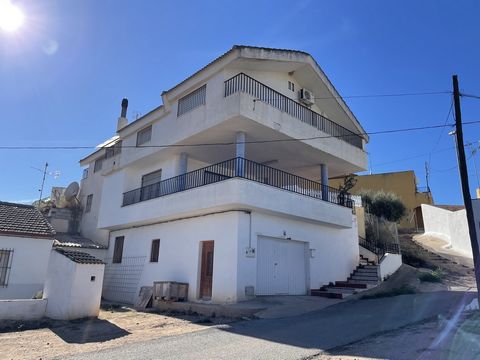 If you want to immerse yourself into the Spanish lifestyle, away from hustle and bustle then this property could be the one for you!Situated in Cuevas Del Norte, halfway between Alhama de Murcia and Murcia there are only a few properties in this smal...