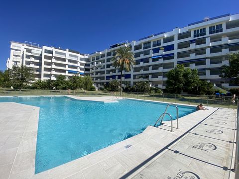 Located in Nueva Andalucía. 2 bed 2 bath modern apartment in the heart of Puerto Banus close to all restaraunts, shops, the beach and all amenities the location is unbeatable. The property comes fully equipped with a hughe open plan kitchen and livin...