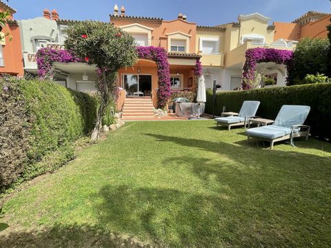 Located in Nueva Andalucía. June 4500 per week July and August 5000 per week A townhouse with 4 beds in a prime summer location is a wonderful option for those seeking a comfortable and spacious accommodation for their summer vacation. A townhouse ty...
